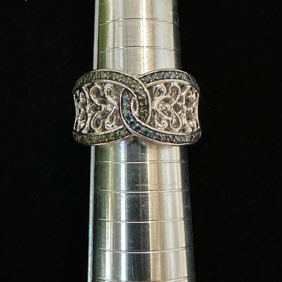 Sterling Silver Green and Blue Infinity Like Design. Size 7. Designer not known. - Picture 6 of 10